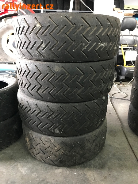rally pneu R18